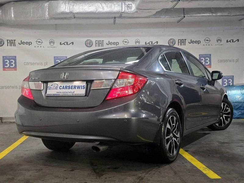 Używany Honda Civic 142 KM (104 kW) 2016 Szary (metalik) Sedan/Limuzyna