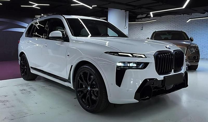 Nowe BMW X7 Comfort Edition 352 KM (258 kW) 2025 Biały SUV
