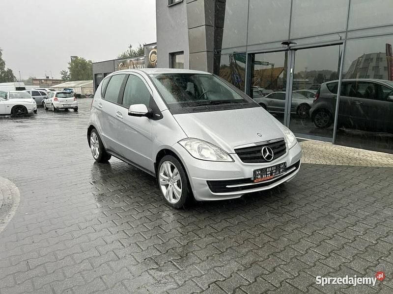 Srebrny Używany 2011 Mercedes A150 Hatchback | 14 900 zł (Uczciwa cena) - Obraz 1/4