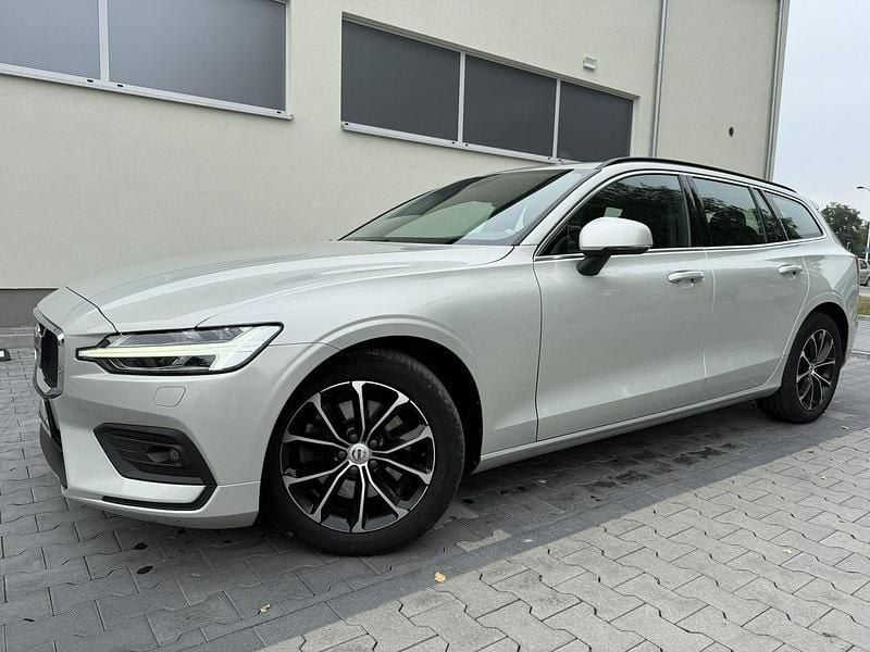 Szary (metalik) Używany 2022 Volvo V60 Kombi | 89 990 zł (Uczciwa cena) - Obraz 1/4