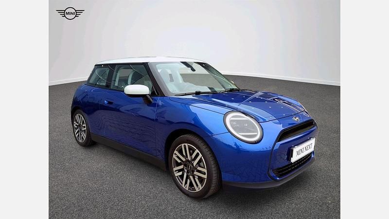 Blazing blue metalizowany Używany 2023 Mini Cooper Hatchback | 121 900 zł (Uczciwa cena) - Obraz 1/4
