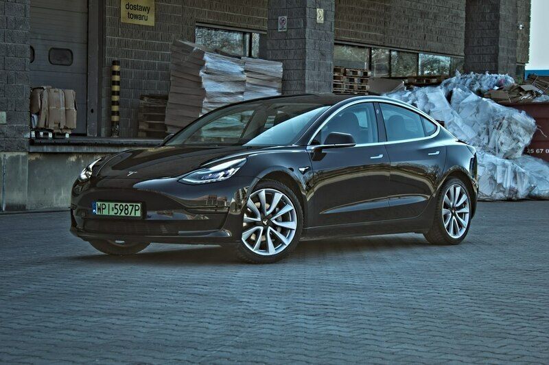 Czarny Używany 2020 Tesla Model 3 Sedan/Limuzyna | 77 000 zł - Obraz 1/4