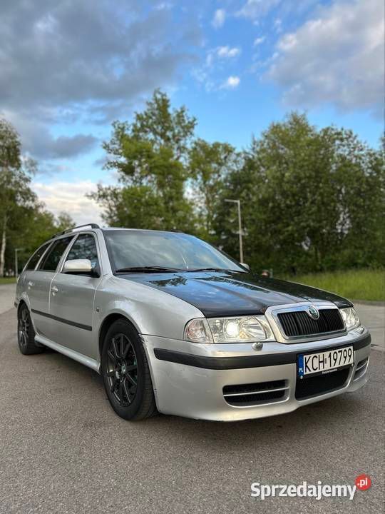 Srebrny Używany 2004 Skoda Octavia vRS Kombi | 10 000 zł (Uczciwa cena) - Obraz 1/4