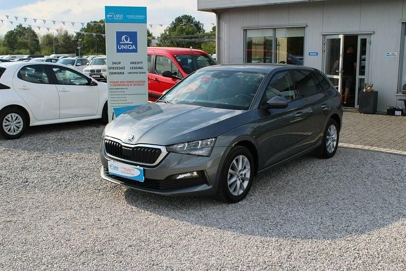 Szary (metalik) Używany 2022 Skoda Scala Hatchback | 53 577 zł (Super Cena) - Obraz 1/3