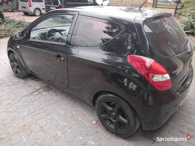 Używany Hyundai i20 2011 Czarny Hatchback