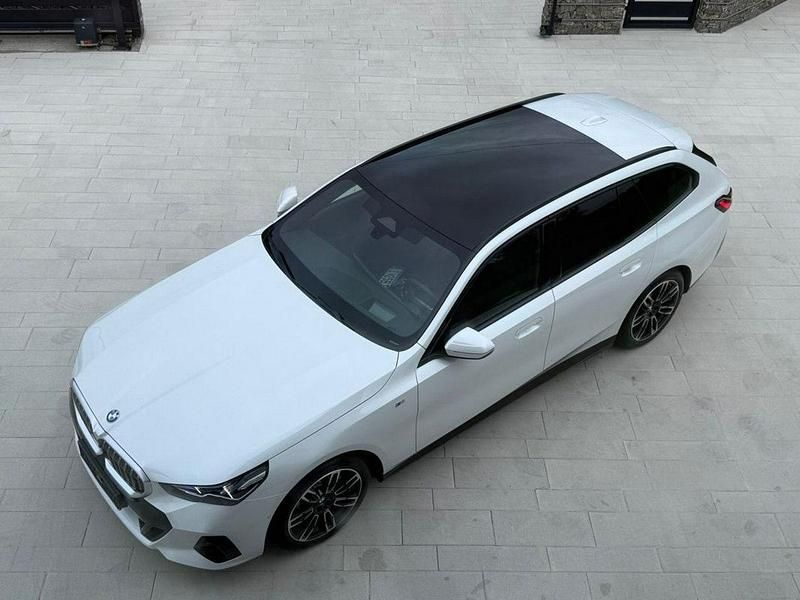 Używany BMW M550 197 KM (144 kW) 2024 Biały (metalik) Sedan/Limuzyna