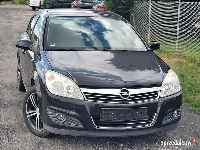 Używany Opel Astra 2007 Czarny Hatchback