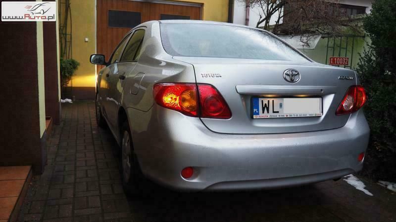 Używany Toyota Corolla 97 KM (71 kW) 2007 Srebrny Sedan/Limuzyna