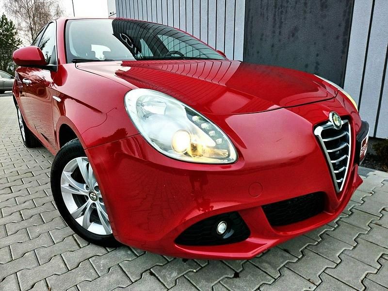 Bordowy (metalik) Używany 2011 Alfa Romeo Giulietta Hatchback | 20 999 zł (Uczciwa cena) - Obraz 1/4