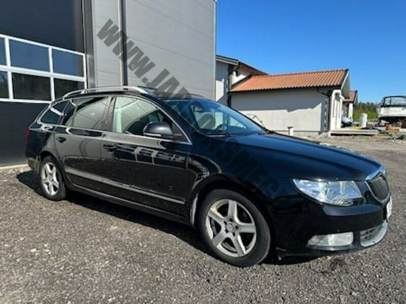 Używany Skoda Superb 170 KM (125 kW) 2011 Czarny Kombi