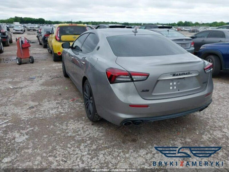 Szary Używany 2021 Maserati Ghibli Coupe | 105 250 zł - Obraz 1/4