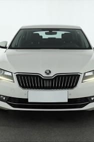 Używany Skoda Superb 120 KM (88 kW) 2016 Biały Sedan/Limuzyna