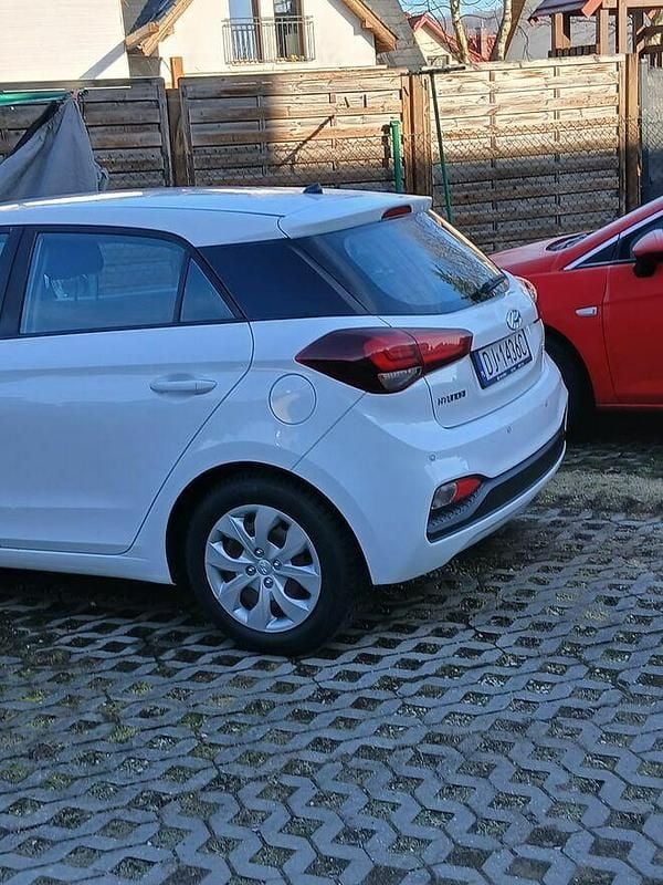 Używany Hyundai i20 84 KM (61 kW) 2019 Biały Hatchback