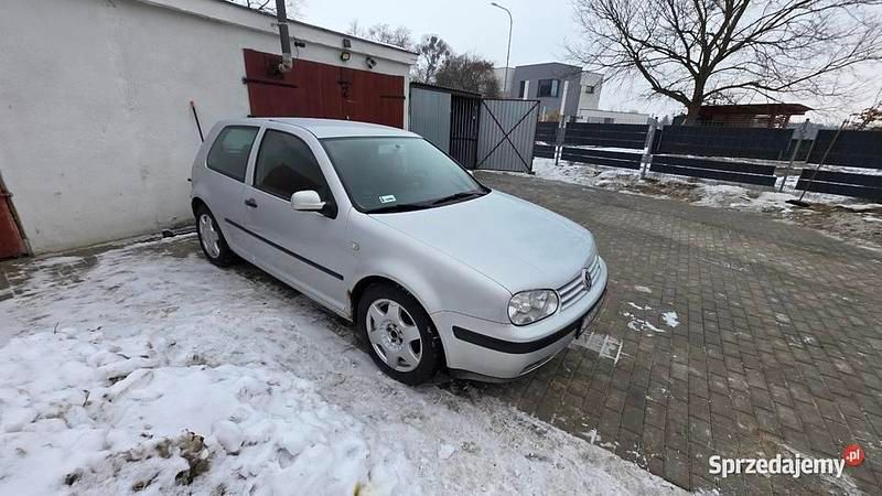 Używany VW Golf IV 1999 Srebrny Hatchback