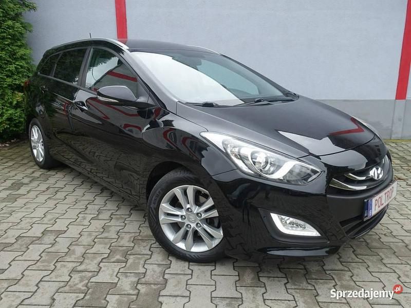 Używany Hyundai i30 100 KM (73 kW) 2014 Czarny Kombi