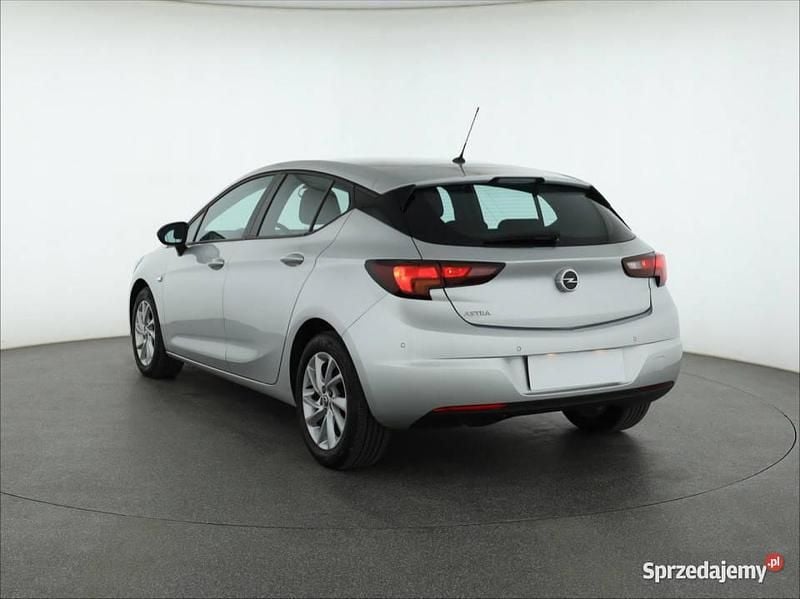 Używany Opel Astra 2021 Srebrny Hatchback