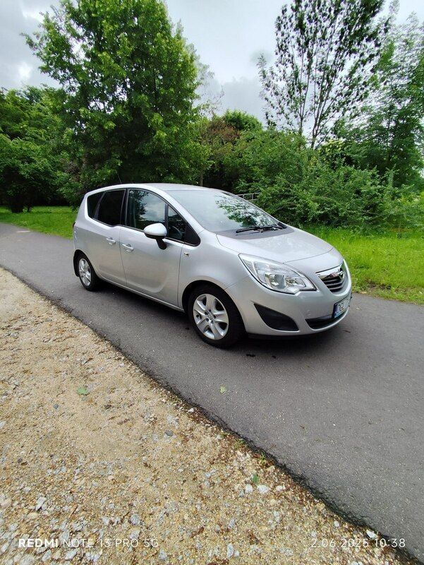 Srebrny Używany 2011 Opel Meriva Minivan | 19 990 zł (Dość drogi) - Obraz 1/4