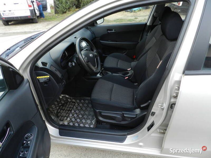 Używany Hyundai i30 109 KM (80 kW) 2007 Złoty Hatchback