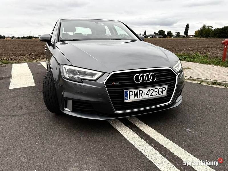 Szary Używany 2020 Audi A3 Sportback Hatchback | 76 999 zł - Obraz 1/4
