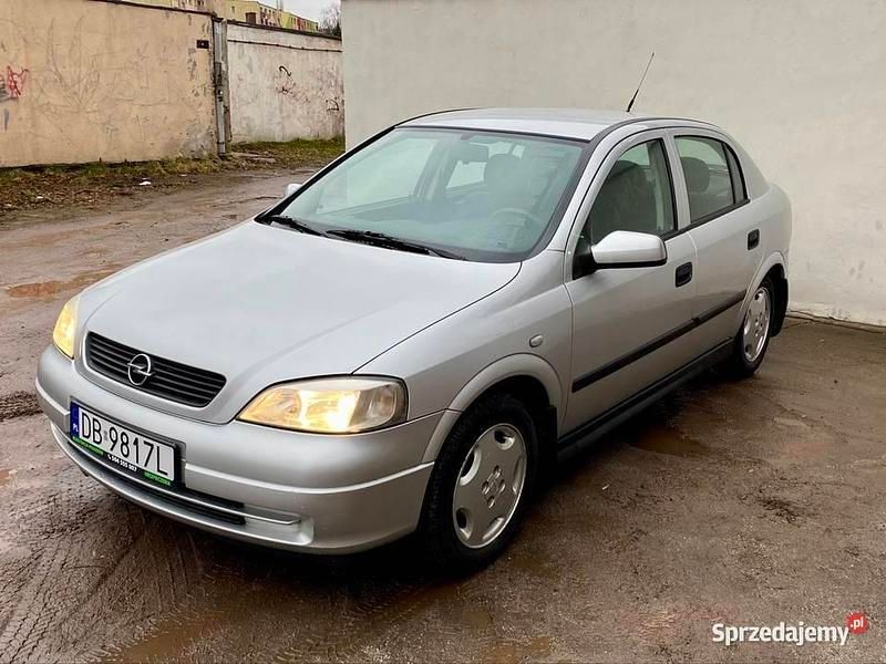 Używany Opel Astra 2003 Srebrny Hatchback
