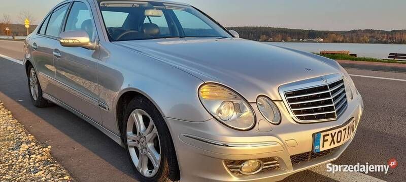 Używany 2007 Mercedes E220 Avantgarde | 10 700 zł - Obraz 1/4