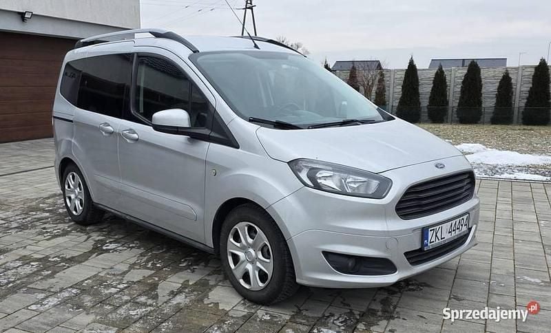 Używany Ford Tourneo Courier 2017 Srebrny Minivan