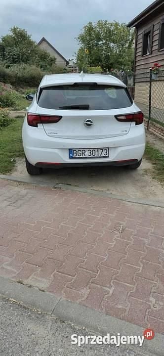 Biały Używany 2017 Opel Astra Hatchback | 29 000 zł (Dobra cena) - Obraz 1/4