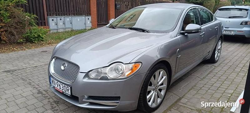 Szary (metalik, perła) Używany 2011 Jaguar XF Sedan/Limuzyna | 43 900 zł - Obraz 1/4