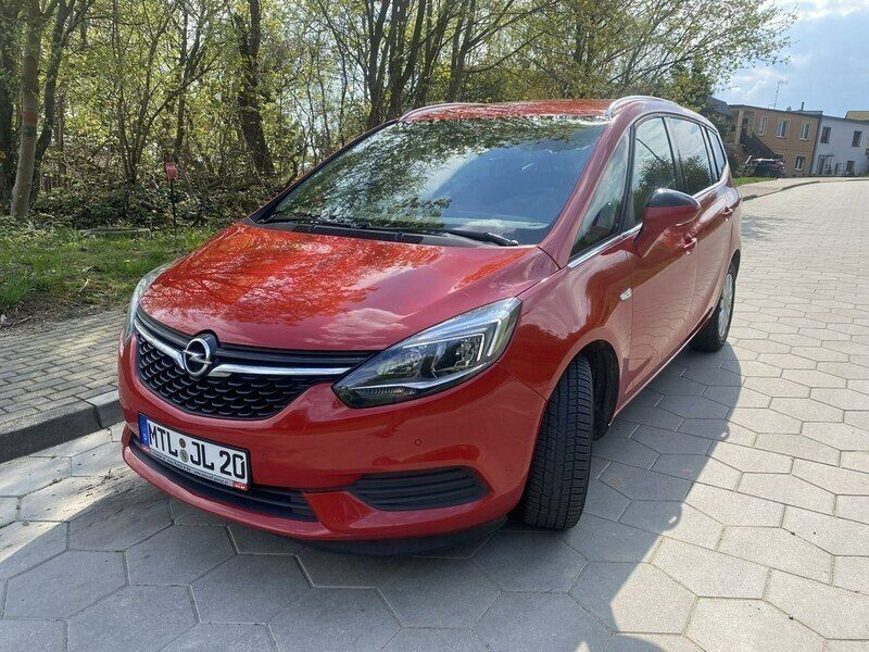 Używany Opel Zafira 136 KM (100 kW) 2018 Czerwony Minivan