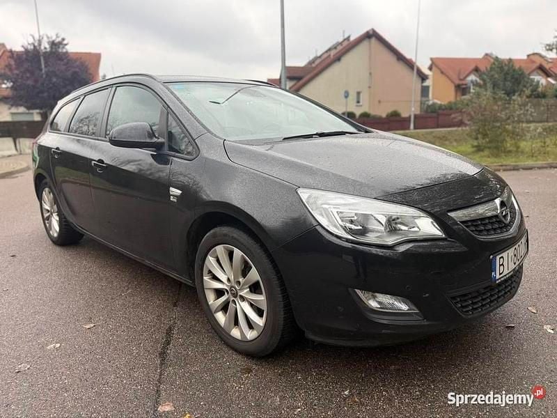 Czarny Używany 2012 Opel Astra Kombi | 13 999 zł (Super Cena) - Obraz 1/4