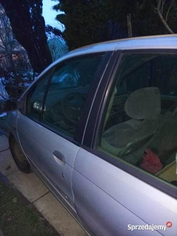 Srebrny Używany 2001 Renault Scénic Minivan | 1400 zł (Uczciwa cena) - Obraz 1/1