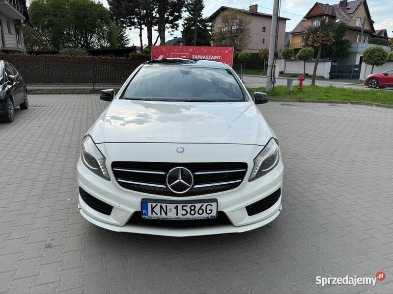 Biały Używany 2015 Mercedes A200 AMG Hatchback | 69 900 zł - Obraz 1/4