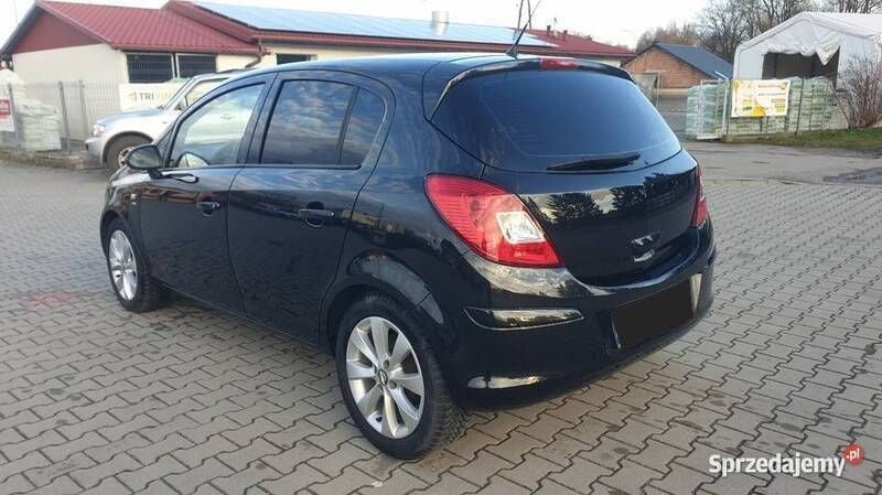 Czarny Używany 2013 Opel Corsa Active Hatchback | 15 900 zł (Dobra cena) - Obraz 1/4
