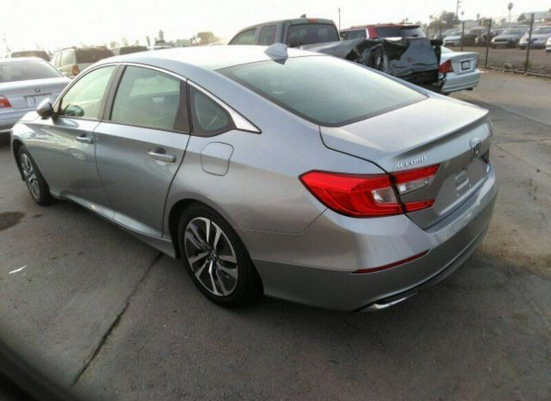 Używany Honda Accord Hybrid 212 KM (155 kW) 2021 Srebrny Sedan/Limuzyna