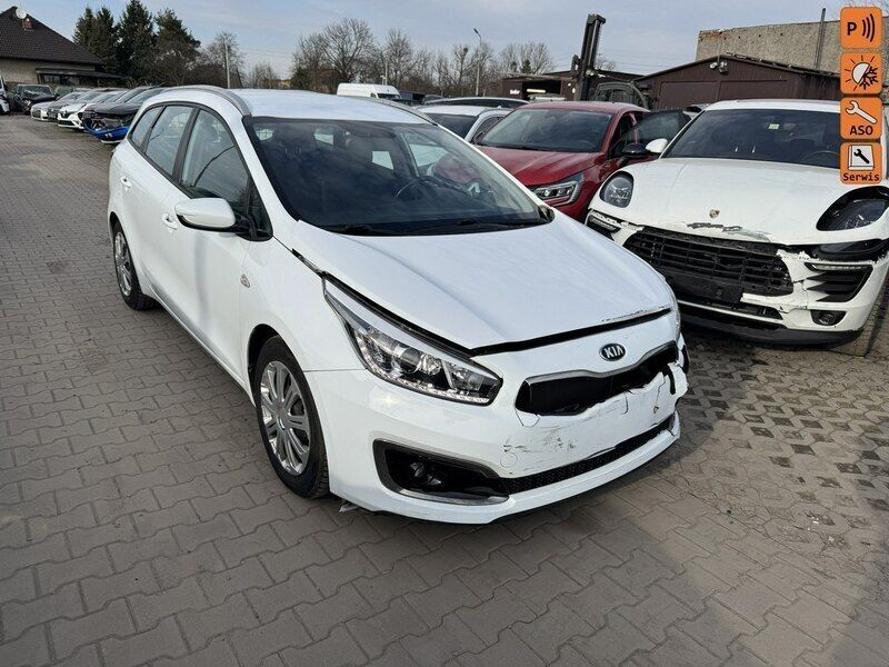 Biały (metalik) Używany 2017 Kia Ceed 2 Kombi | 25 900 zł - Obraz 1/4