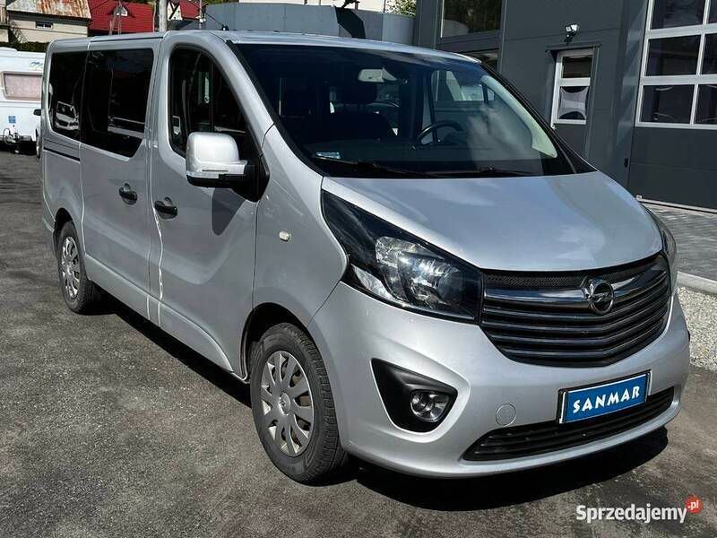 Srebrny Używany 2016 Opel Vivaro Van | 48 999 zł (Dobra cena) - Obraz 1/4