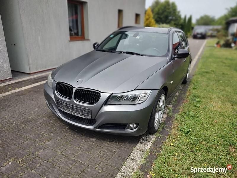 Szary Używany 2011 BMW 320 Kombi | 16 999 zł (Uczciwa cena) - Obraz 1/4