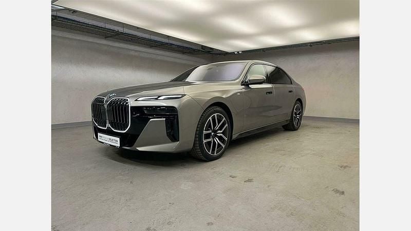 Oxid grey ii metallic metalizowany Używany 2024 BMW 740 Comfort Edition Sedan/Limuzyna | 435 900 zł - Obraz 1/3