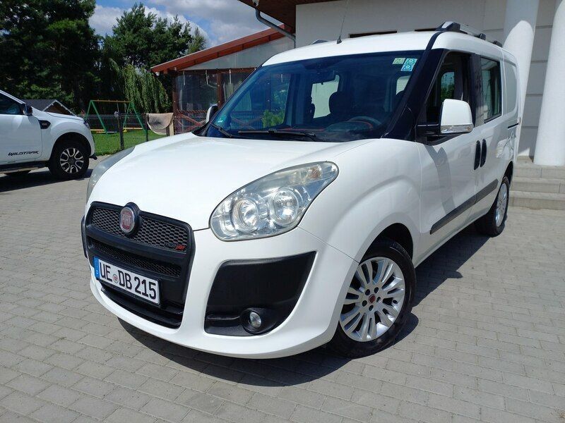 Biały Używany 2010 Fiat Doblò Minivan | 28 900 zł (Dość drogi) - Obraz 1/4