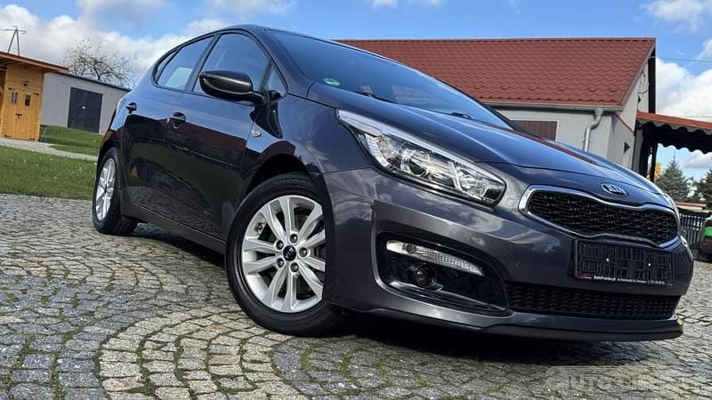 Grafitowy Używany 2017 Kia Ceed Hatchback | 39 900 zł (Uczciwa cena) - Obraz 1/4