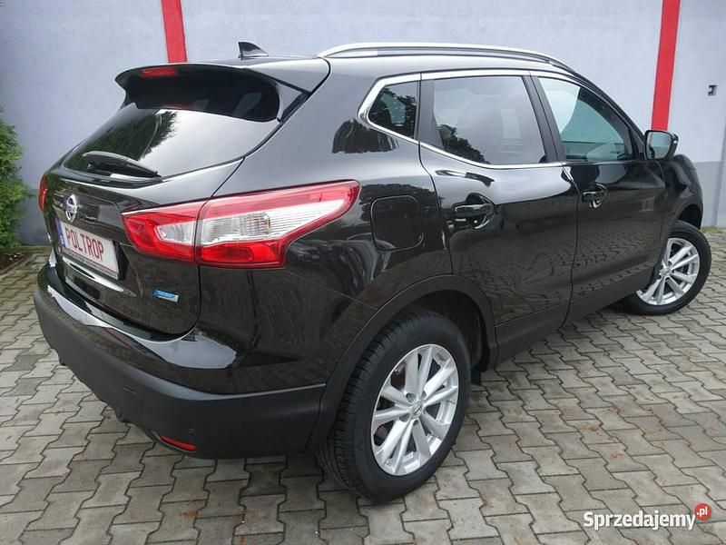 Używany Nissan Qashqai 360º 110 KM (80 kW) 2016 Czarny SUV