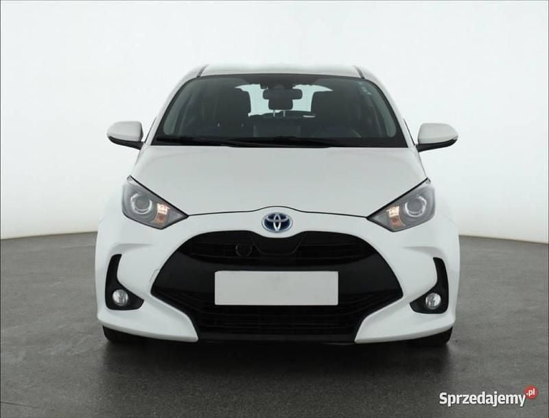 Biały Używany 2022 Toyota Yaris Hybrid Hatchback | 59 999 zł (Dobra cena) - Obraz 1/4