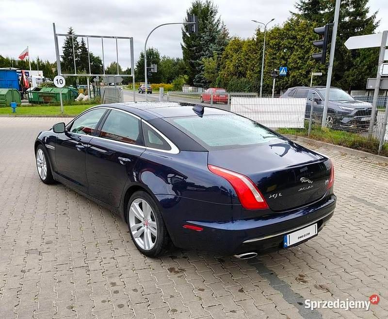 Niebieski Używany 2017 Jaguar XJ Supercharged Sedan/Limuzyna | 139 900 zł - Obraz 1/4