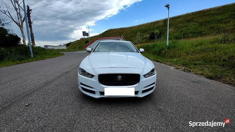 Używany Jaguar XE 2014 Sedan/Limuzyna