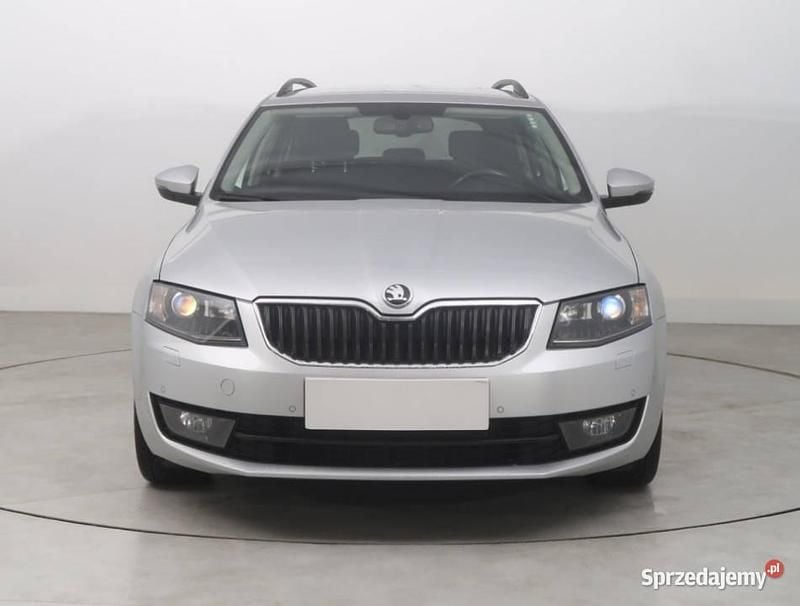 Srebrny Używany 2016 Skoda Octavia Kombi | 39 999 zł (Uczciwa cena) - Obraz 1/4