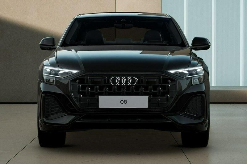 Używany Audi Q8 Ambiente 286 KM (210 kW) 2025 Czarny SUV