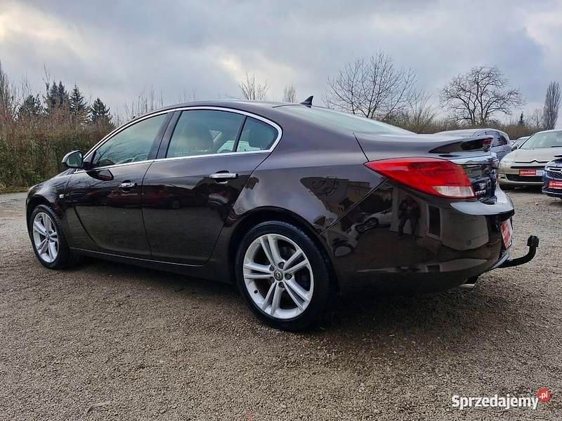 Używany Opel Insignia 220 KM (161 kW) 2011 Brązowy Sedan/Limuzyna