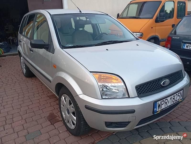 Srebrny Używany 2003 Ford Fusion | 2900 zł - Obraz 1/4