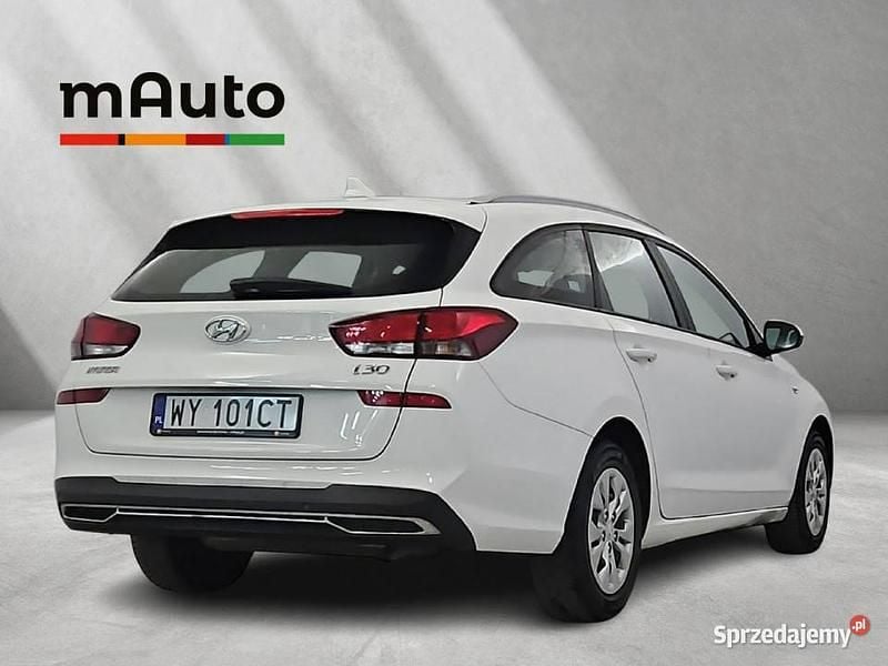 Używany Hyundai i30 120 KM (88 kW) 2022 Biały Kombi