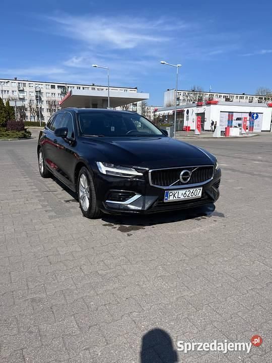 Czarny Używany 2018 Volvo V60 Momentum Kombi | 85 900 zł (Uczciwa cena) - Obraz 1/4